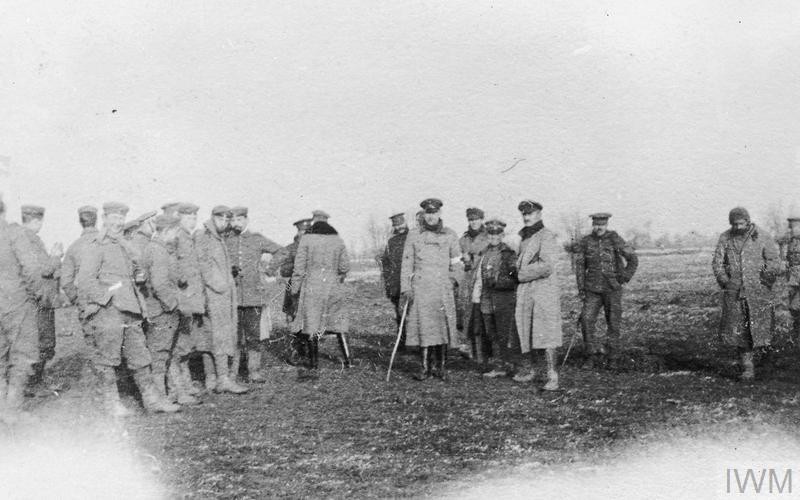 Soldiers during the Christmas truce of 1914